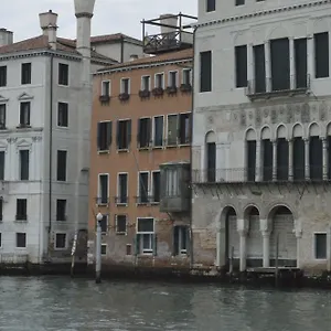 Leon Bianco On The Grand Canal Affittacamere